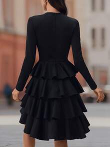 SHEIN Clasi 女士优雅时尚通勤休闲舒适迷人复古简约高端浪漫假日长袖圆领收腰 A 字形荷叶边下摆纯色连衣裙 - 黑色 - 查看 2