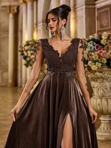 Aureia 优雅深色蕾丝拼接透视V领长袖贴花撞色高开衩长款晚礼服，情人节必备 - 咖啡棕 - 查看 2