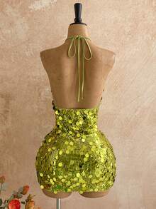 Soleia Nouvelle robe mini décontractée, dos nu, verte pailletée, pour fête élégante, bohème, tropicale et glamour. Idéale pour les vacances, les mariages, les remises de diplômes, la Saint-Patrick, le printemps, les festivals de musique.