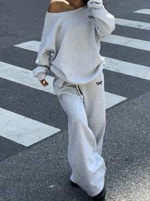 SHEIN EZwear Bộ 2 áo nỉ hở vai in họa tiết bướm và quần dài ống rộng cho nữ, trang phục thường ngày phù hợp cho mùa thu/đông, hoạt động ngoài trời và dạo phố - Xám - Xem 3