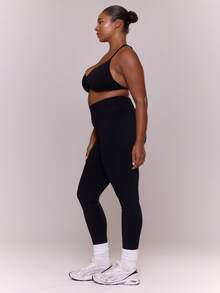 MUSERA Conjunto deportivo de top con cuello de halter y busto fruncido, talla grande talla, y pantalones ajustados. Ropa activa para gimnasio, pilates, yoga y actividades físicas que favorece la figura. - Amarillo - Ver 2