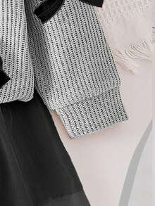 SHEIN Playful Pals 女童秋冬套装，包括3D蝴蝶结装饰毛衣上衣和杏色网纱裙，休闲时尚 - 灰色 - 查看 6