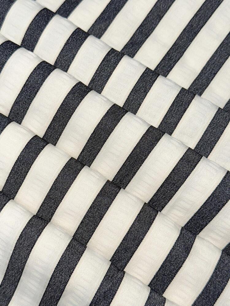 Women's Elegant Autumn/Winter Trousers, Featuring Classic Black And White Vertical Stripes, A Simple Yet Retro Style With High Fashion Recognition. The High-Waisted Single-Breasted Design And Wide-Leg Cut Create A Slimming Effect While Exuding A Retro Vibe. The Classic Black And White Color Scheme Is Versatile And Sophisticated, Easily Adapting To Various Styles. Perfect For Stylish Commutes, Casual Outings, And More, Maximizing Your Retro-Chic Look.