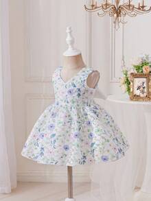 SHEIN Glamorique Kids 花卉印花连衣裙，女婴刺绣缎面蝴蝶结连衣裙，V 领无袖露背公主裙，适合复活节派对 - 綠色 - 查看 3