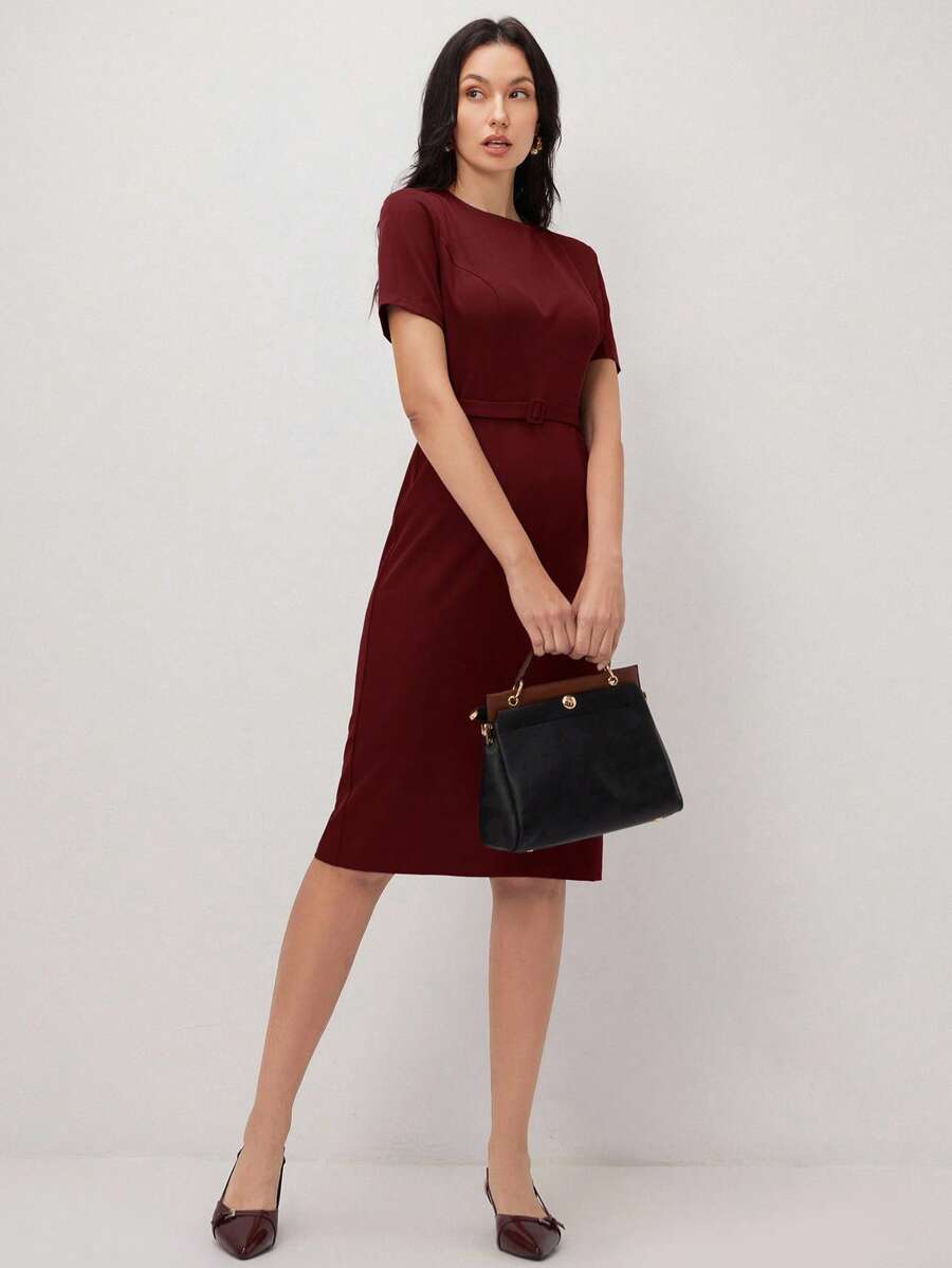 BizChic 酒红色短袖中长连衣裙，现代优雅，适合都市通勤、日常穿着，兼具浪漫90年代复古风情。适合圣诞节、新年、情人节派对、海滩、毕业典礼、时尚休闲、浪漫场合，也适合婚礼宾客、主人、约会、派对、音乐会、早午餐、机场等多种场合。