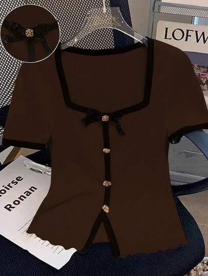 SHEIN Clasi Plus Size Women Metal Button & Sequin Bow Decor Fitted Short Sleeve T-Shirt, Round Neck, Suitable For Summer Vacation