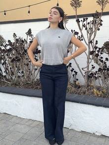 Andrea Bello 女士休闲宽松短袖针织上衣，带小标志刺绣 - 灰色 - 查看 7