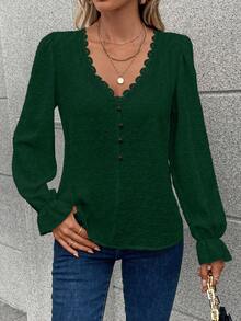 EMERY ROSE بلوزة أنيقة للنساء بياقة على شكل حرف V وأكمام طويلة مع تطريز دانتيل بلون متباين