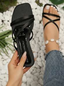 Sandalia femenina cómoda de punta cuadrada con tiras cruzadas estilo casual de tacón bajo - Negro - Ver 1