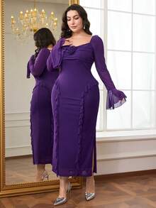 Modelyn Figurbetontes Kleid in Große Größen mit Herzausschnitt, langen Glockenärmeln und Rüschensaum