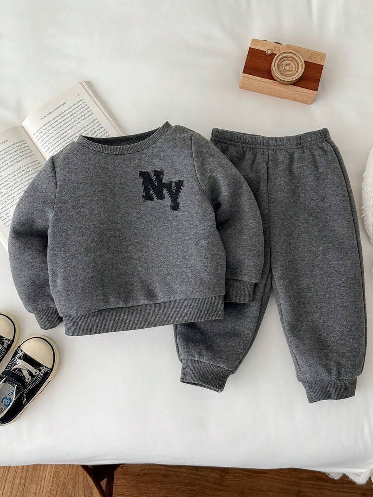 LMoss Kids Conjunto de Moletom e Calça com Estampa de Letra para Bebê Menino LMoss, 6 Peças, Roupa de Bebê Menino, Roupas de Inverno para Bebê e Criança Pequena, Conjunto Casual de Bebê Menino, Roupa de Outono, Suéter, Estilos Aconchegantes de Outono e Inverno, Blusas de Manga Longa - Multicolorido - Visão 4