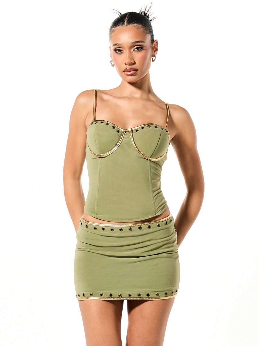 SUMWON WOMEN Conjunto de top de corsé y minifalda con contraste de malla en oliva, con ojales de hardware dorado para festival y club - Verde - Ver 1
