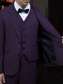 Manfinity Bizformal 男士紫色三件套西装，时尚男装，采用舒适面料制成，适合正式、时尚场合、通勤、派对、婚礼等。（包含一件夹克、一件背心和一条裤子），展现时尚气质。精致的紫色西装套装，可作为礼物送给你生命中特别的男人。 - 紫色 - 查看 7