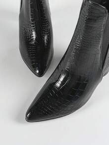 CUCCOO BIZCHIC 时尚鳄鱼纹压花通勤百搭女士黑色高跟中筒靴，粗跟踝靴，秋冬新款套穿踝靴，尖头舒适切尔西靴（不对称纹理，随机发货） - 黑色 - 查看 4