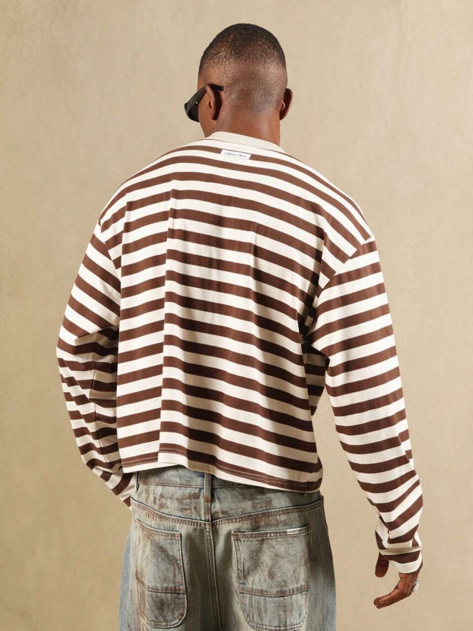 SUMWON Camiseta de manga larga con hombros caídos, ajuste corto y rayas con logotipo de texto para uso casual y urbano