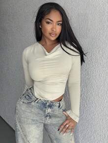 Alexandranx 围脖领不对称下摆针织 T 恤，腰部收紧 - 綠色 - 查看 4