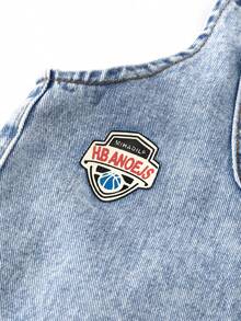 SHEIN Streecool Kids Nouvelles salopettes et combinaisons en jean bleu délavé vintage pour jeunes garçons, design à boutons réglables, denim en coton doux et confortable, convient pour l'automne/l'hiver, le port quotidien, l'école, les déplacements, les fêtes, la maison, les vacances, la rentrée scolaire, les jours fériés - Jean bleu - Voir 6