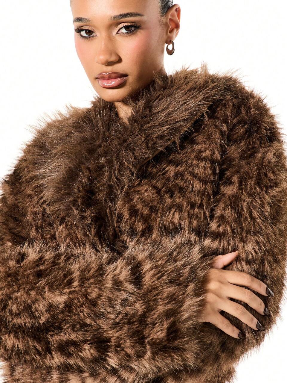 SUMWON Cropped Faux Fur Jacket With Contrast Collar Winter Outerwear Statement Piece