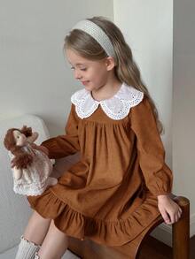 Emery Rose Kids Emery Rose Kids 女童灯芯绒拼接蕾丝彼得潘领长袖连衣裙，修身休闲A字连衣裙，秋冬新品，适合女童日常穿着、上学、秋冬季返校季。女童冬装，日常上学穿着，生日礼服，公主风服装。 - 鏽棕色 - 查看 5