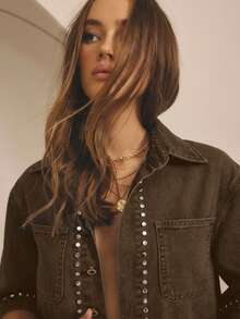 Aralina Áo sơ mi denim tay ngắn đính đinh tán mùa đông/hè - Màu nâu Sô-cô-la - Xem 4