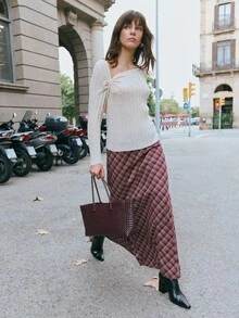 Nöista Top blanc élégant avec détail tricoté côtelé et nœud, un choix féminin pour les tenues de vacances de printemps. Vêtements pour femmes et tenues d'été/tenues de vacances de printemps. - Nude - Voir 4