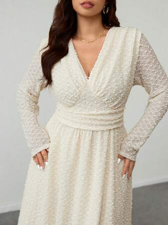 Firerie Plusstorlek Damklänning med V-ringning och långärmad midja, rynkad elegant