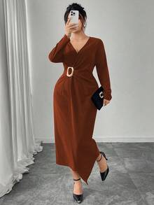 Modelyn 大码女式金属扣褶皱腰身长袖交叉V领优雅修身连衣裙，适合通勤和派对穿着 - 棕色 - 查看 4