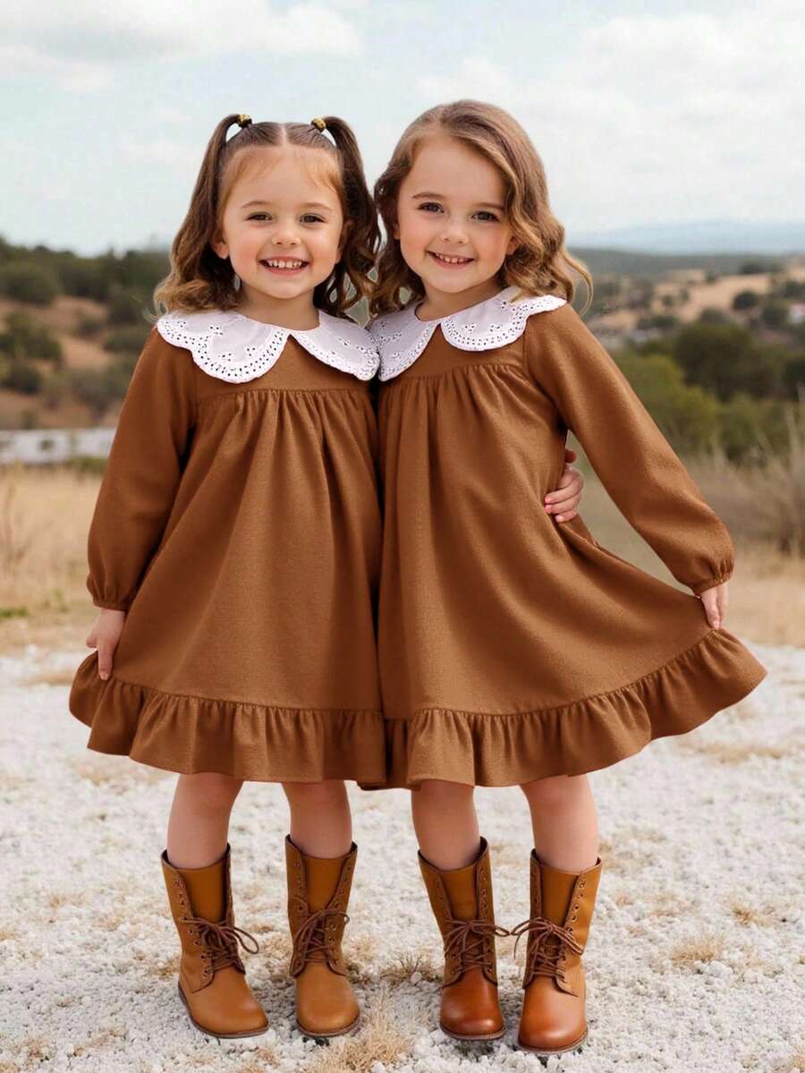 Emery Rose Kids Emery Rose Kids 女童灯芯绒拼接蕾丝彼得潘领长袖连衣裙，修身休闲A字连衣裙，秋冬新品，适合女童日常穿着、上学、秋冬季返校季。女童冬装，日常上学穿着，生日礼服，公主风服装。 - 鏽棕色 - 查看 1