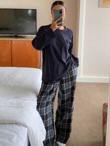 DAZY Bộ đồ ngủ ấm áp chất liệu nỉ trơn màu, áo thun rộng rãi và quần kẻ caro dáng rộng cho nữ, mùa thu/đông - Màu xanh hải quân - Xem 4