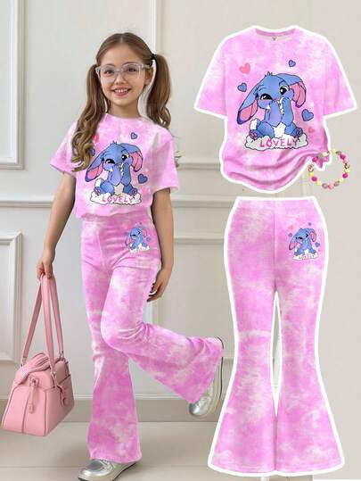 SHEIN Leap Crew 2 pièces Ensemble de t-shirt à manches courtes col rond et pantalon évasé, motif lapin bleu mignon Lulu, motif point de croix, teint tie-dye bleu ciel, style minimaliste décontracté pour préadolescentes. Tenues d'été, confort facile, couches d'automne pour enfants, vêtements graphiques pour enfants, rentrée scolaire, vêtements d'automne, homecoming