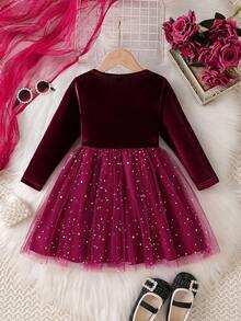 这款时尚的酒红色天鹅绒圆领长袖连衣裙，饰有荷叶边、天鹅绒蝴蝶结和串珠腰带，点缀着星星图案，采用网纱面料，A字版型，适合新年、派对、节日等场合，优雅百搭，也适合春秋季、冬季和圣诞节穿着。 - 酒紅色 - 查看 2