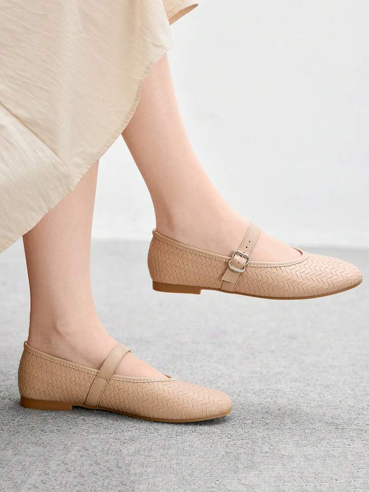 CUCCOO BIZCHIC 女性用スクエアトゥフラットシューズ、アプリコットのエンボス加工、快適、多用途、通気性、カジュアルメリージェーンストラップフラット