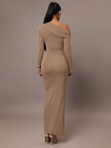 Silquee 女士简约日常约会、优雅派对长袖修身性感纯色弹力针织连衣裙，单排领，斜肩领，浪漫约会、秋冬打底针织连衣裙、夜间外出连衣裙、万圣节和圣诞节长裙 - 卡其色 - 查看 2