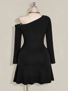 SHEIN ICON Vestido de manga larga de punto con decoración de ojetes metálicos en el hombro oblicuo, vestido de punto de moda retro Y2K de otoño de talla grande