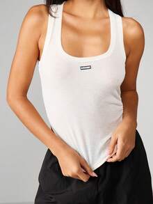 MISSGUIDED 轻薄圆领背心，适合夏季日常休闲叠穿，基础款无袖背心 - 杏色 - 查看 4