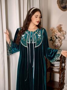 Vintage Palace Style Embroidered Floral Decor Velvet Plus Size Nightgown + Robe Set, Winter - Dark Green - View 6