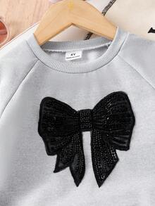 SHEIN Genkimix Kids 2件套女童休闲灰色插肩袖串珠蝴蝶结卫衣裤套装，针织套头衫和长裤 - 灰色 - 查看 4