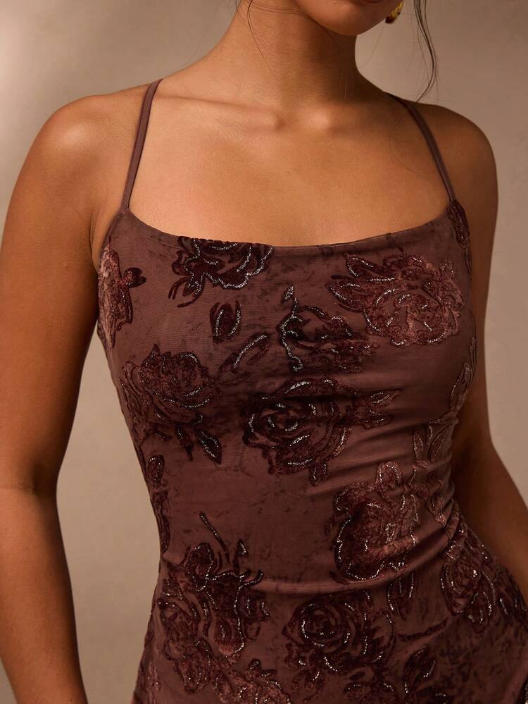 Glamine Vestido mini con espalda descubierta para mujer, vestido elástico y ajustado con bordado y malla, vestido juguetón de color marrón - Marrón - Añade 4