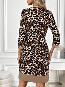 EMERY ROSE Vestido ajustado de mujer con cuello redondo y mangas 3/4 con estampado de leopardo - Caqui - Ver 2