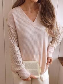 Louniche 女士优雅休闲拼色蕾丝V领纽扣细节长袖T恤，适合女性上班通勤，春秋季日常穿着，秋冬季女士长袖V领纽扣T恤上衣 - 杏色 - 查看 3