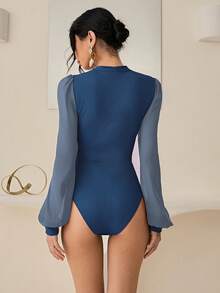 Chiquease Body de mujer de manga larga con cuello cruzado en V y contraste de malla para el otoño