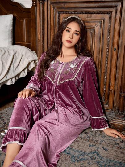 PalaceNights بيجامة مطرزة بالدانتيل على طراز القصر الفاخر، أكمام طويلة وبنطلون من الأحجام الكبيرة، خريف/شتاء