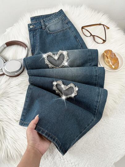 Comfortcana 女士休闲水洗水钻装饰镂空爱心牛仔裤，时尚女士做旧阔腿牛仔裤，饰有闪亮爱心贴片，时尚宽松版型牛仔裤，亮面牛仔裤，女士闪亮牛仔裤，优雅牛仔裤，适合派对、新年、圣诞节等场合。
