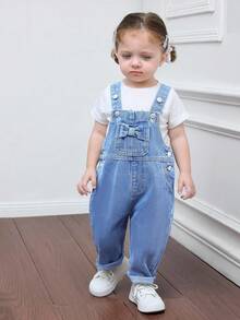 SHEIN Baby Girl Cute Bow Blue Denim Overall Pants,Fall Kid's Casual And Comfortable Wear,Beach Outfits For Kid Girls,Graduation Outfits - Light Wash - View 3