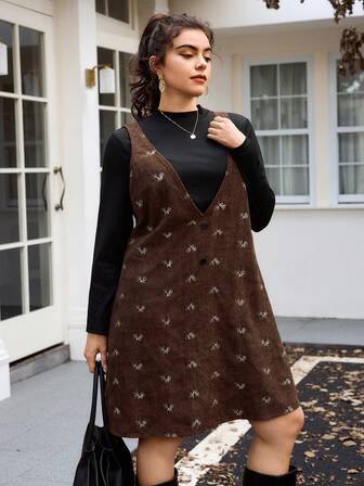 SHEIN Frenchy レディース プラスサイズ 無地 スタンドカラー 長袖Tシャツ とフローラル刺繍ストラップ カジュアルドレス 2点セット