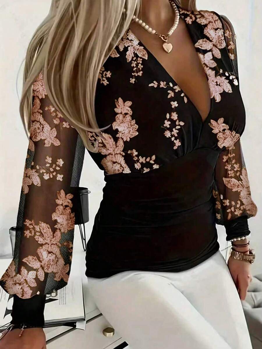 SHEIN LUNE 女式刺绣透视深V领T恤图案T恤女式上衣 - 卡其色 - 查看 1