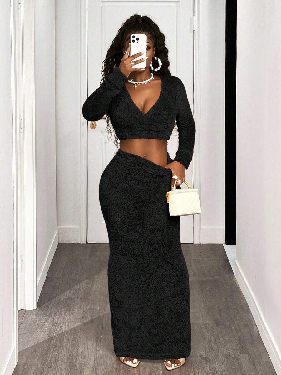 BamGleam 女士交叉V领长袖露脐毛绒上衣和半裙性感两件套 - 黑色 - 查看 1