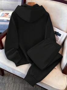 Manfinity Hypemode 男士经典印花连帽衫和运动裤套装，两件套，冬季保暖内衬 - 黑色 - 查看 2