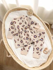 SHEIN Baby Girl Leopard Print Crew Neck Long Sleeve Knitted Dress And Knitted Pants Casual Outfit Baby Set Autumn Winter Season Puffed Sleeve Baby Outfit Cheetah Print Baby Clothes Neutral Baby Clothes Unisex 2026 Autumn And Winter Two Pieces Suit Cozy Pixies Baby Girl Set Baby Girl Knitted Outfits Baby Sweater Sets Knit Two Pieces Leopard Print Baby Clothes Autumn And Winter - Multicolor - View 2