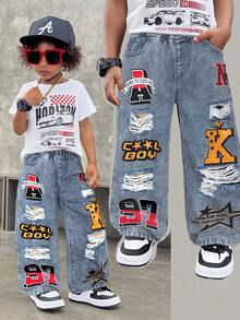 SHEIN 幼儿/男童水洗涂鸦字母印花破洞宽松直筒黑色牛仔裤，适合儿童穿着，街头服饰，四季皆宜。